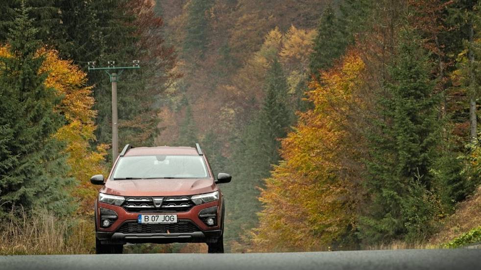 Dacia jogger autumn trees